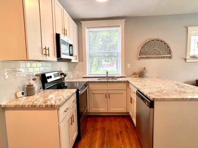 Building Photo - 4560 Flad Ave