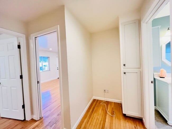 Building Photo - Charming and Move-in Ready 3BD/2BA, Single...