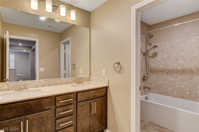 Building Photo - 888 Haven Oaks Pl