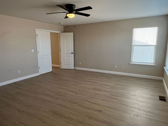 Building Photo - Stunning 3-Bedroom Home in Merced!!