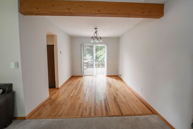 Building Photo - Spacious 3-Bed Home in Hayden Lake with La...