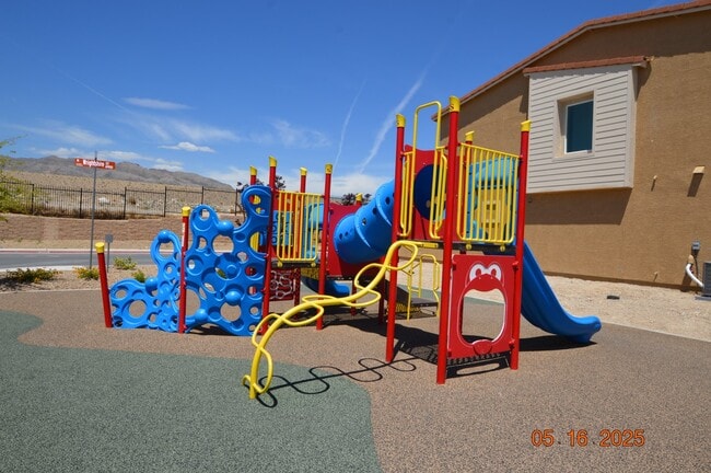 Building Photo - 6952 Lynbridge St