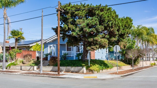 Building Photo - Classic Craftsman in Hillcrest!