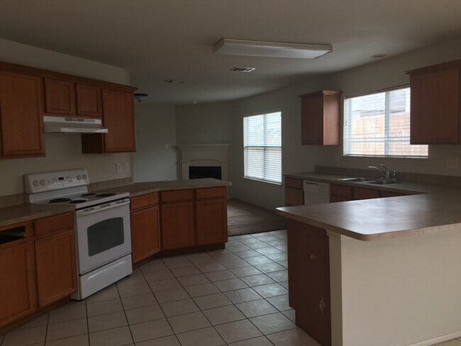 Building Photo - Texas Sized Home 5/3/2