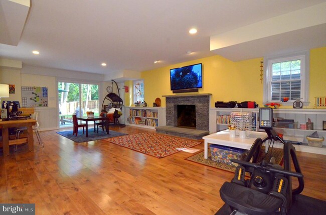 Building Photo - 9401 Tobin Cir