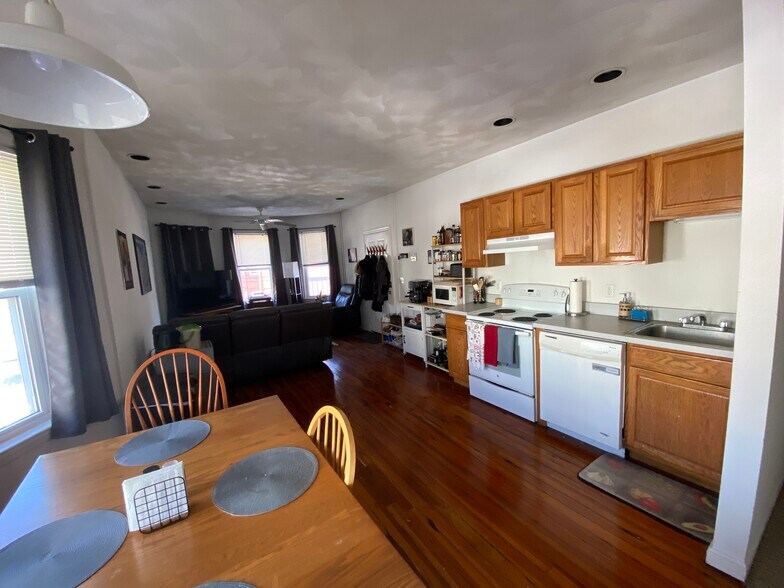 Building Photo - 58 Mansfield St