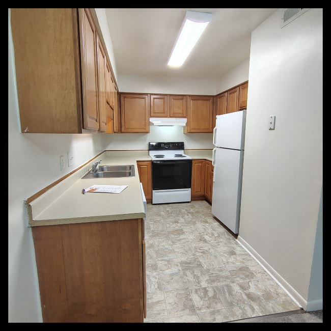 Building Photo - 600 Reusens Rd