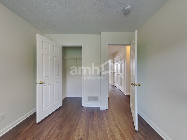 Building Photo - 2324 Pleasant Meadows Dr