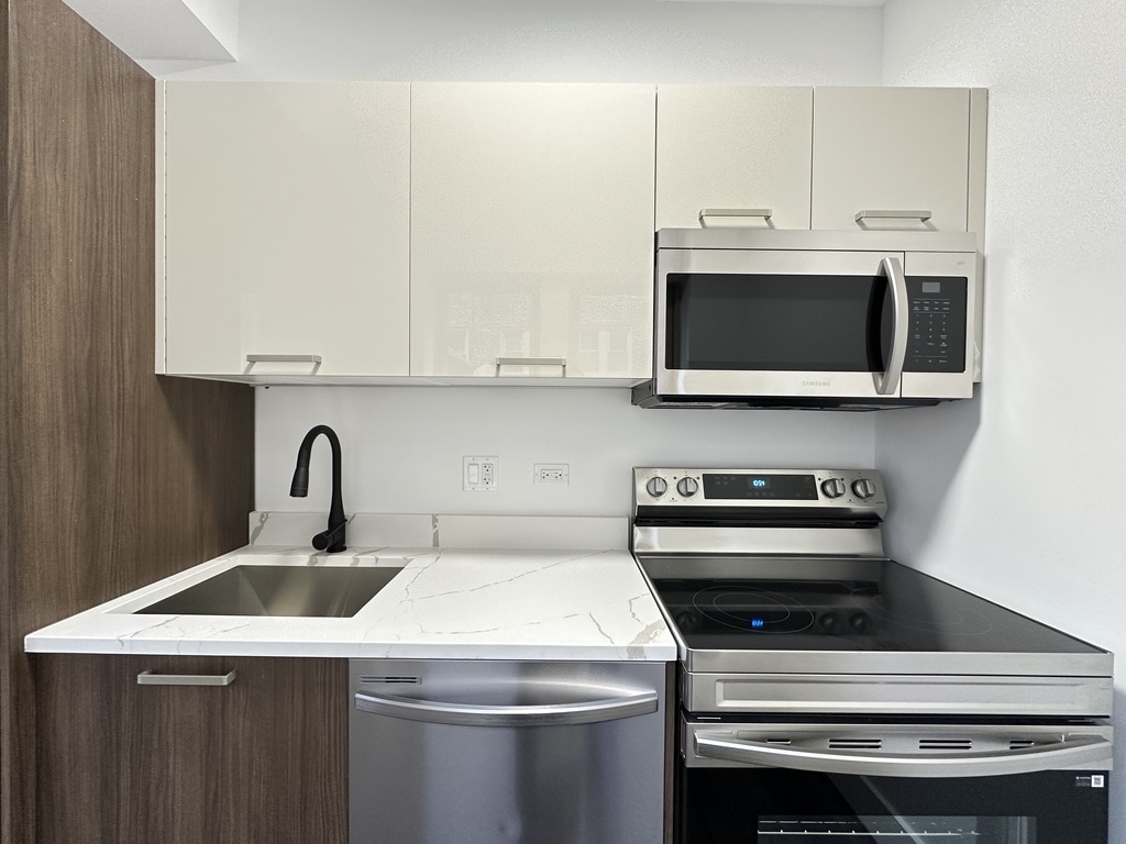 Building Photo - 1555 W Hollywood Ave