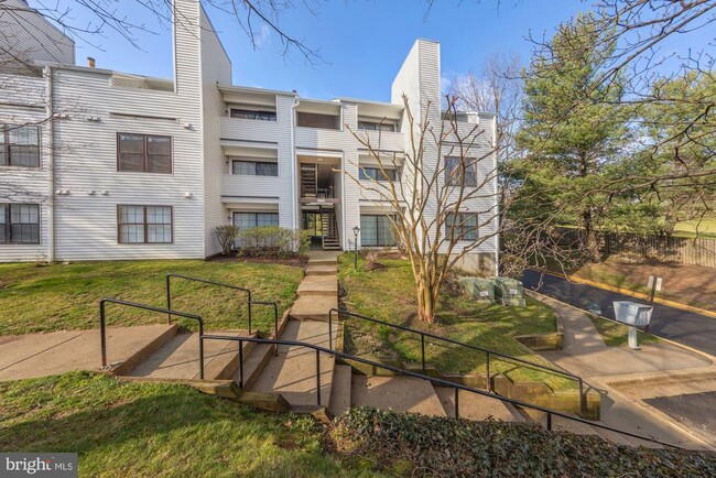 Building Photo - 1601 Carriage House Terrace