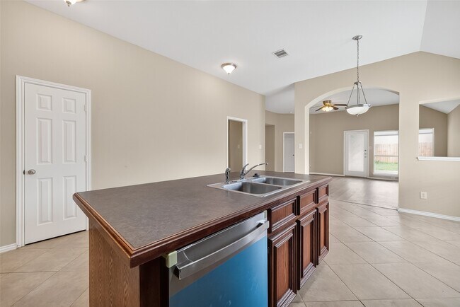 Building Photo - 2114 Thorn Berry Creek Ln