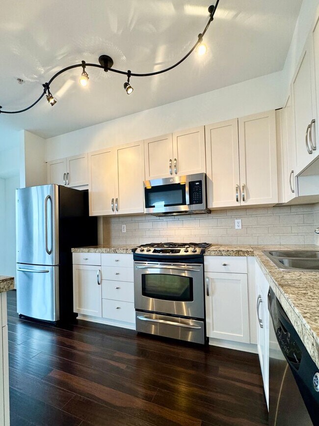 Building Photo - Starpoint Condominiums ~ Issaquah Highlands