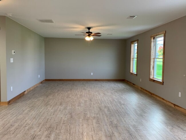Building Photo - Gorgeous 3 bed, 2.5 bath single family hom...