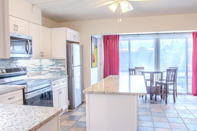 Building Photo - 11000 S Ocean Dr