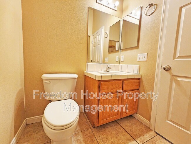 Building Photo - 1421 Star Rd