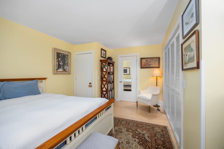 Building Photo - 630 Pleasant St