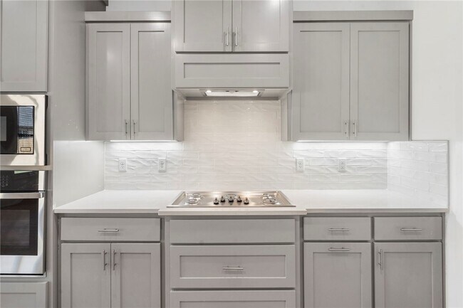 Building Photo - 6902 SW Basswood Ave