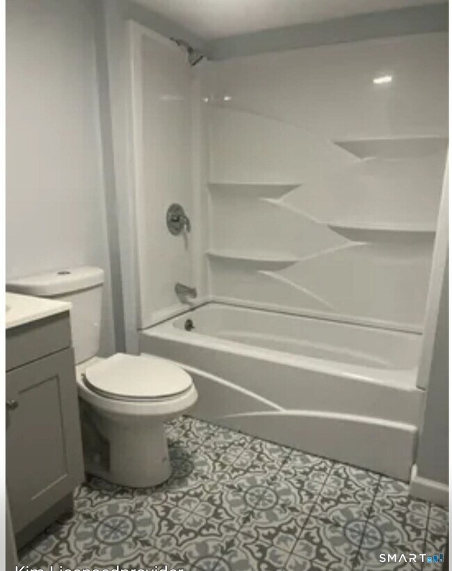 Building Photo - 6 Springdale Ave