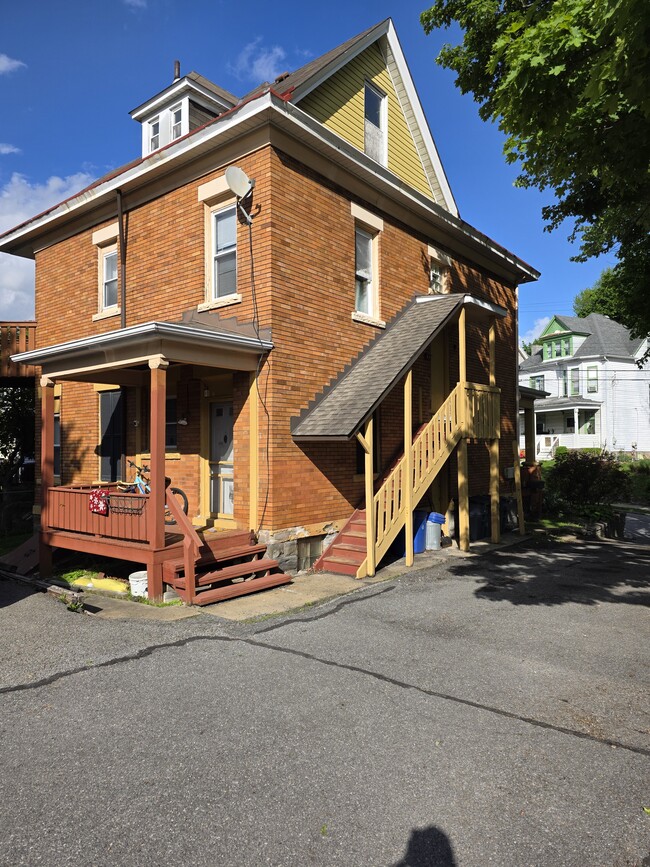 Building Photo - 11 N Linwood Ave