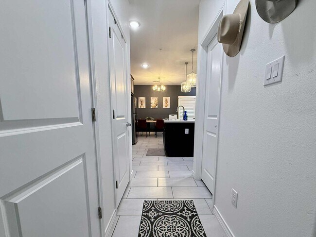 Building Photo - 9908 Bijan Dr