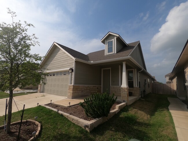 Building Photo - 835 Mineral Wells Ln