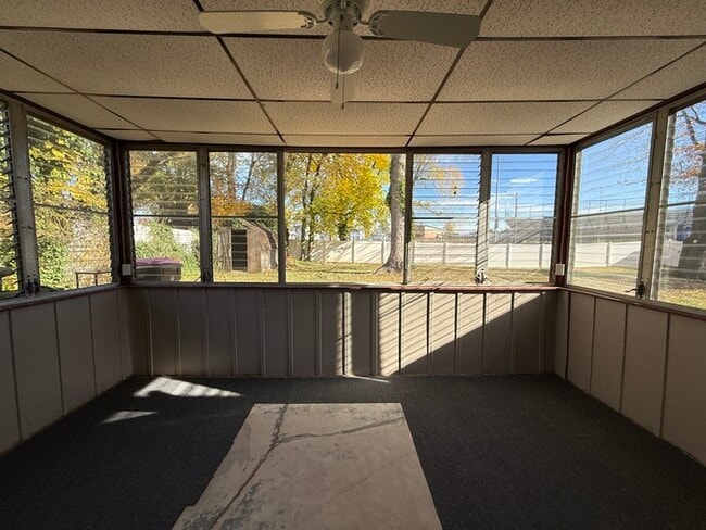 Building Photo - 205 Mardale Dr