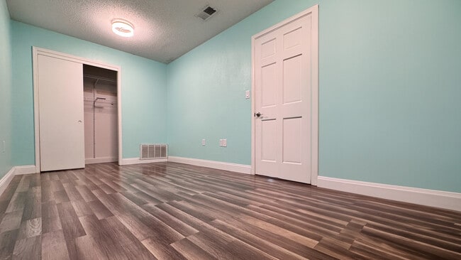 Building Photo - 931 Holbrook Cir