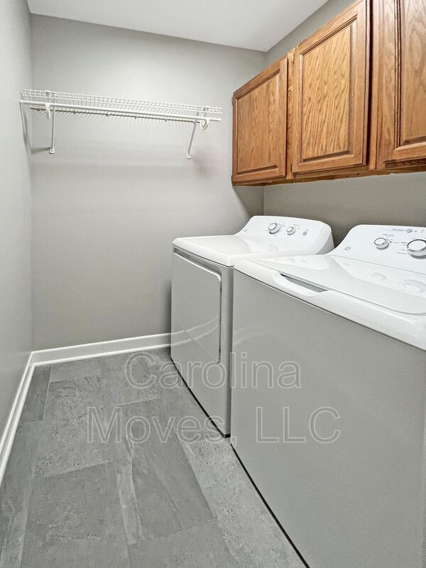 Building Photo - 419 Sparrow Hawk Ct