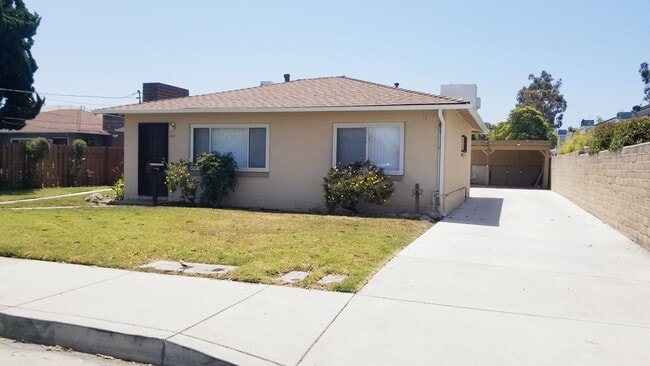 Building Photo - Cozy 2 bedroom and 1 bathroom near Port Hueneme Beach!