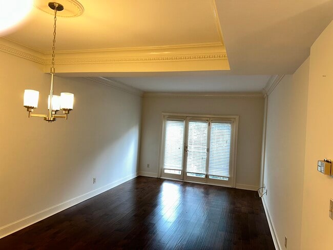 Building Photo - 5400 Park Ave