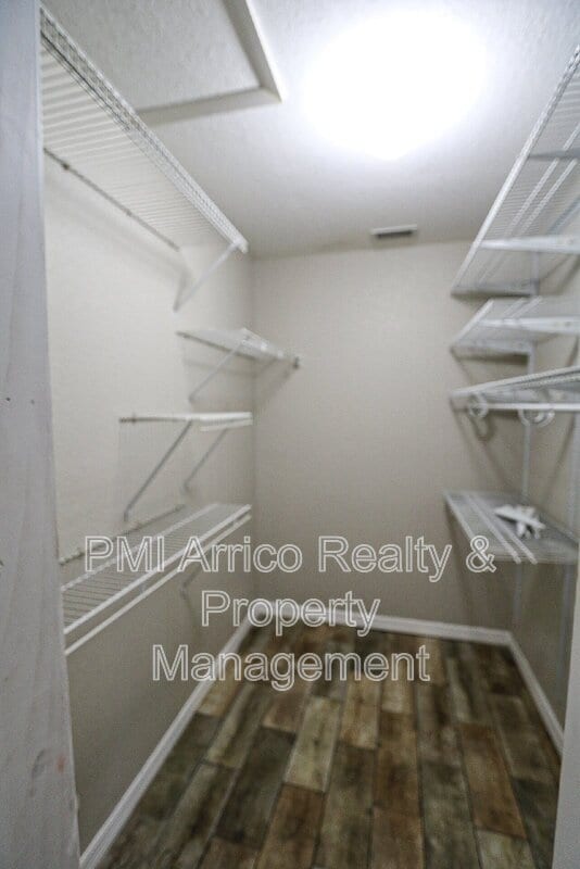 Building Photo - 4419 W Euclid Ave