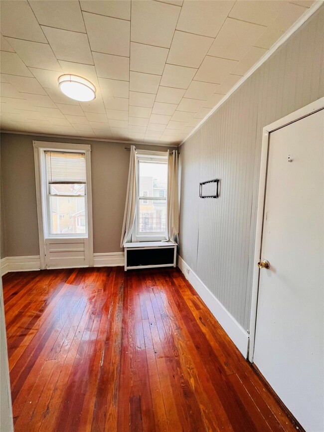 Building Photo - 73-39 71st Pl