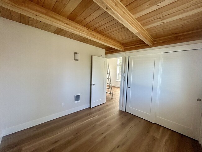 Building Photo - 326 Boblett St
