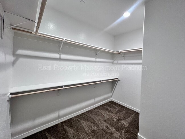 Building Photo - 6692 E Cambridge Ave