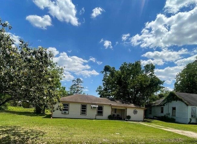 Building Photo - 1745 Rivercrest St