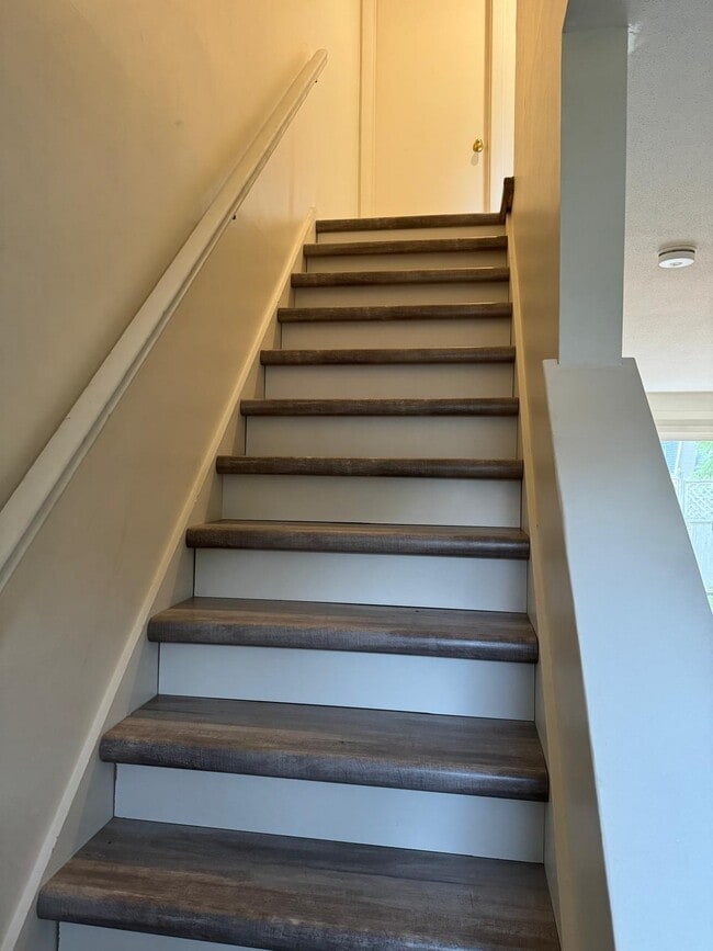 Building Photo - 170 E Hadley Rd