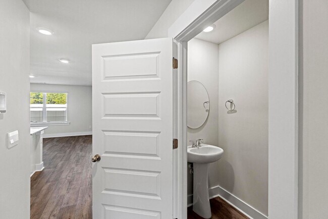 Building Photo - Brand New Townhome- Bike to the beach!!!