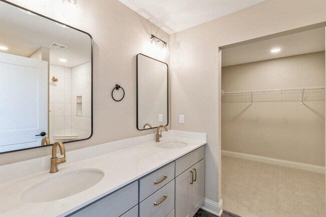 Building Photo - 2103 Lacey Dr