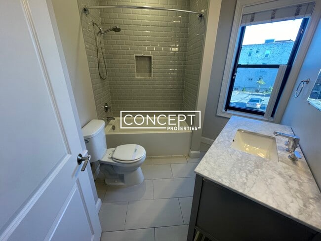 Building Photo - 153 Meridian St