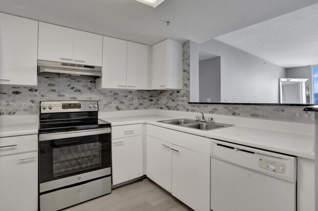 Building Photo - 3000 Coral Wy