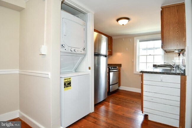 Building Photo - 17 - Apt. #1 Madision Street Unit