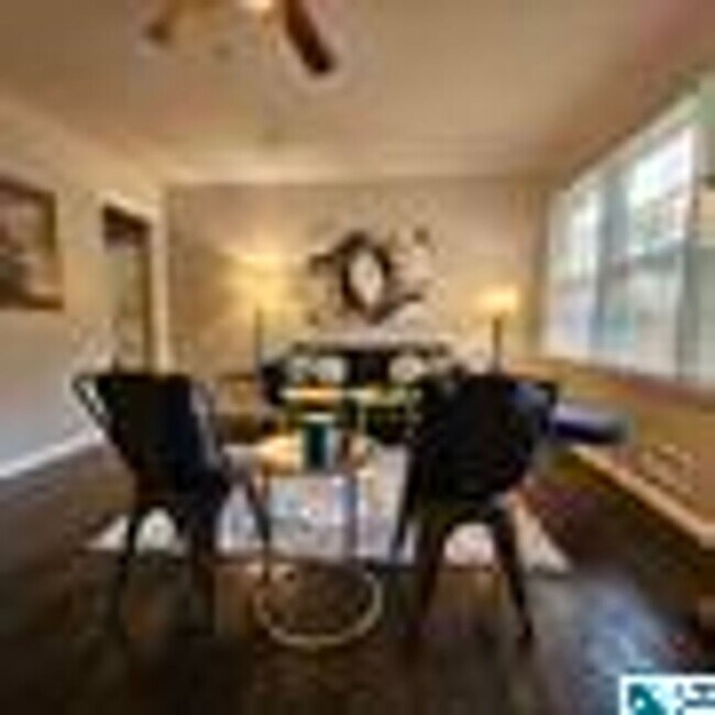 Building Photo - Charming 4 Bedroom, 1 Bathroom house