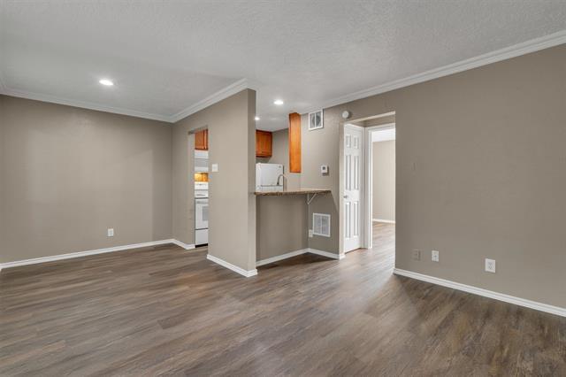 Building Photo - 5727 Richmond Ave