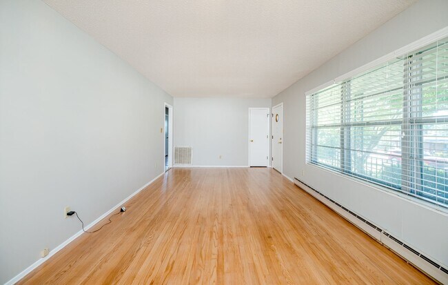 Building Photo - 240 Maywood Dr