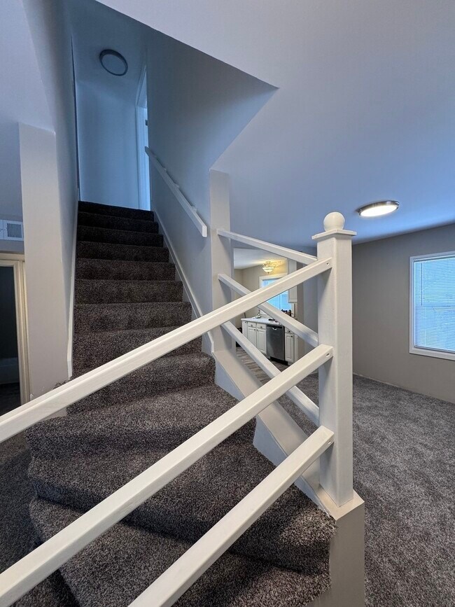 Building Photo - 14240 Linder Ave