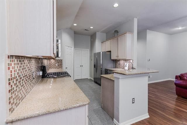 Building Photo - 1604 Oak Brook Ln