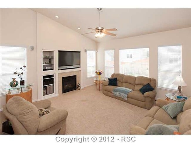 Building Photo - Great two story home in a nice quiet neighborhood