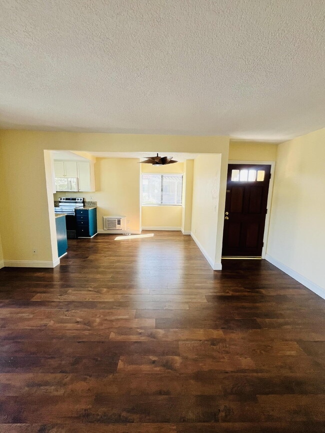 Building Photo - $2,700 - 2 Bed 2 Bath Condo in Del Cerro
