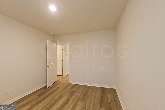 Building Photo - 121 Overstreet Way