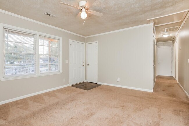 Building Photo - Great Home in West Ashley